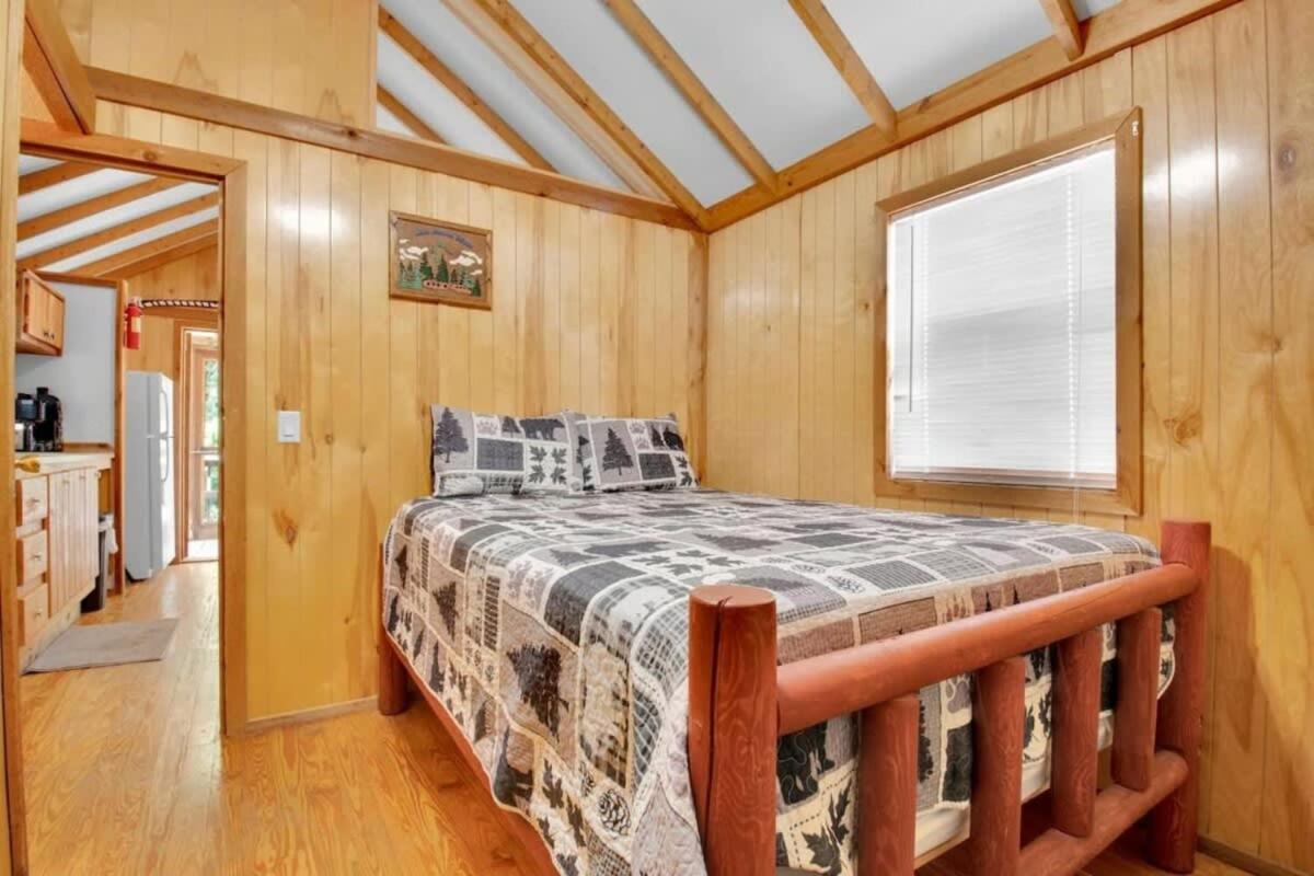 Charming Log Cabin In บลูมมิงตัน ภายนอก รูปภาพ