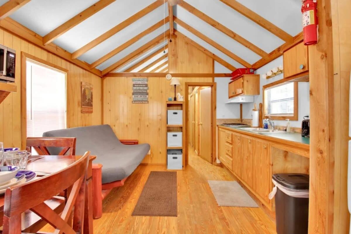 Charming Log Cabin In บลูมมิงตัน ภายนอก รูปภาพ