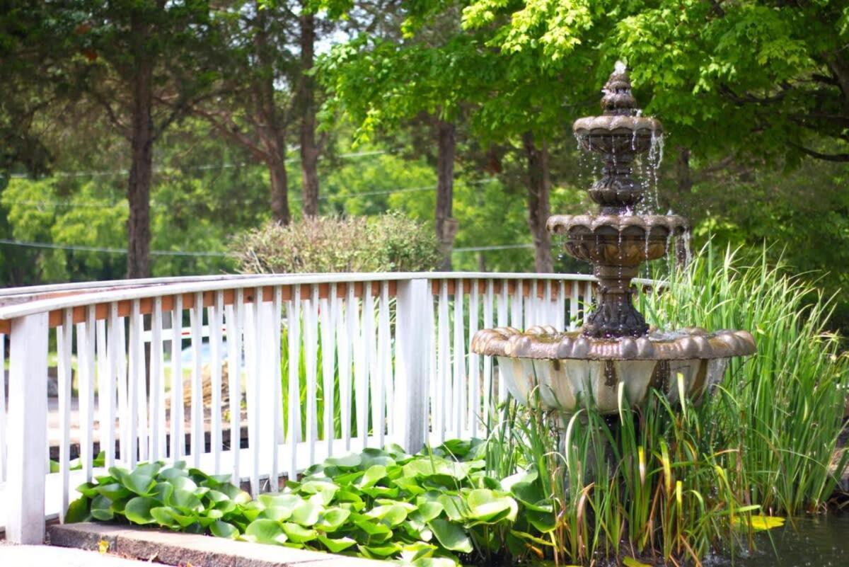 Charming Log Cabin In บลูมมิงตัน ภายนอก รูปภาพ
